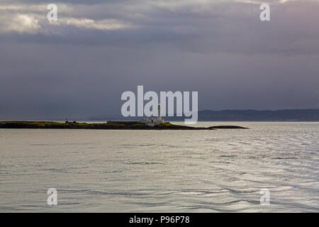 Lismore phare sur le minuscule îlot de Eilean Musdile est une vision commune de l'Oban - Mull ferry ou les navires entrant ou sortant du Sound of Mull. Banque D'Images