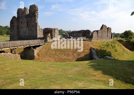 Une fois les restes d'un château de protection très important situé sur la rivière dans le village de Ogmore à un point de passage de la rivière et de la route de la mer. Banque D'Images