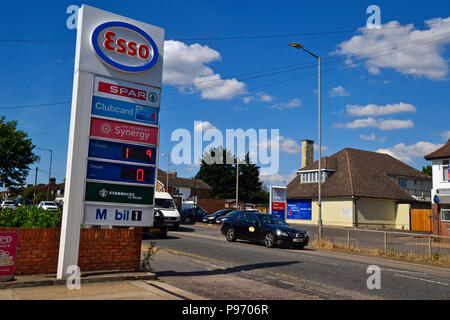 Station Esso, Booker, High Wycombe. Station d'essence. Gas Station UK, en Angleterre. La Grande-Bretagne Banque D'Images