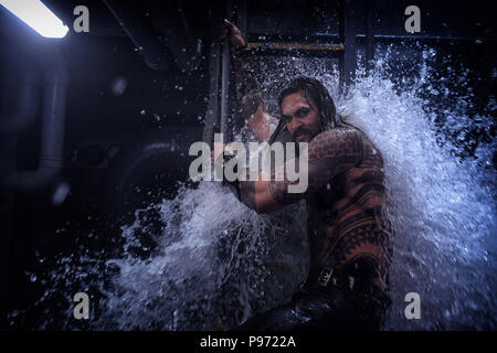 Aquaman est un super-héros américain film basé sur le personnage de DC Comics du même nom. Il est destiné à être la sixième tranche dans l'Univers étendu (DCEU DC). Le film est réalisé par James Wan, avec un scénario de Beall, sera d'une histoire par l'AMJ et Geoff Johns. Jason Momoa Il étoiles. Cette photo est pour un usage éditorial uniquement et est l'auteur de la société film et/ou le photographe attribué par le film ou la société de production et ne peut être reproduite que par des publications dans le cadre de la promotion du film ci-dessus. Un crédit obligatoire de la société cinématographique nécessitent Banque D'Images