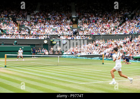 Londres, Royaume-Uni. 14 juillet, 2018. Novak Djokovic (SRB) Tennis : Novak Djokovic de Serbie masculin au cours de la demi-finale des championnats de tennis de Wimbledon contre Rafael Nadal d'Espagne à l'All England Lawn Tennis et croquet Club à Londres, Angleterre . Credit : AFLO/Alamy Live News Banque D'Images