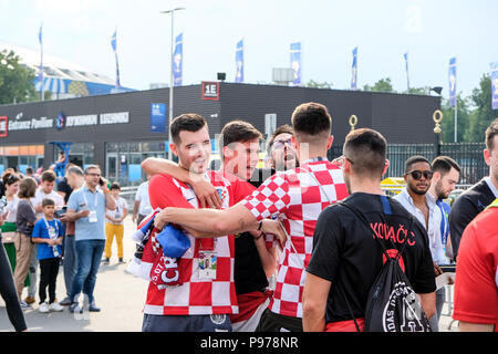 Moscou, Russie. Le 15 juillet 2018. Les partisans croates vont à l'intérieur de stade Luzhniki le match final de la coupe du monde FIFA 2018 à Moscou. La France contre la Croatie Crédit : Marco Ciccolella/Alamy Live News Banque D'Images