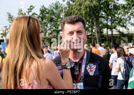 Moscou, Russie. Le 15 juillet 2018. Les partisans croates vont à l'intérieur de stade Luzhniki le match final de la coupe du monde FIFA 2018 à Moscou. La France contre la Croatie Crédit : Marco Ciccolella/Alamy Live News Banque D'Images