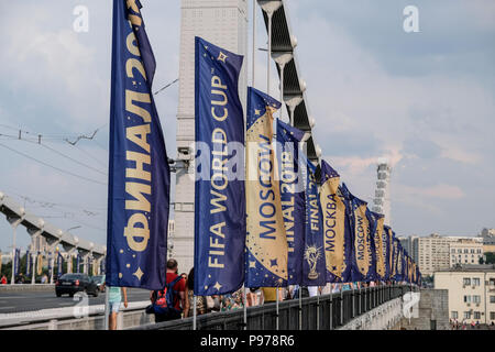 Moscou, Russie. Le 15 juillet 2018. Les partisans croates vont à l'intérieur de stade Luzhniki le match final de la coupe du monde FIFA 2018 à Moscou. La France contre la Croatie Crédit : Marco Ciccolella/Alamy Live News Banque D'Images