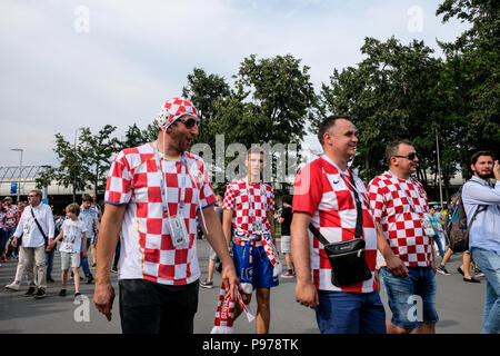 Moscou, Russie. Le 15 juillet 2018. Les partisans croates vont à l'intérieur de stade Luzhniki le match final de la coupe du monde FIFA 2018 à Moscou. La France contre la Croatie Crédit : Marco Ciccolella/Alamy Live News Banque D'Images