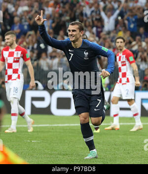 (180715) -- Moscou, 15 juillet 2018 (Xinhua) -- Antoine Griezmann de France fête marquant pendant la Coupe du Monde FIFA 2018 dernier match entre la France et la Croatie dans la région de Moscou, Russie, le 15 juillet 2018. (Xinhua/Cao Can) Banque D'Images