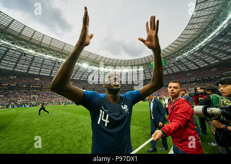 Moscou, Russie. 15 juillet 2018. Moscou, Russie. 15 juillet 2018. Blaise MATUIDI, FRA 14 officiel Coupe du Monde de la fifa le trophée original, gagnant, victoire, cérémonie, FRANCE - CROATIE 4-1 Coupe du Monde FIFA Football 2018 RUSSIE, final, de la saison 2018/2019, le 15 juillet 2018 stade Luzhniki de Moscou, Russie. © Peter Schatz / Alamy Live News Banque D'Images