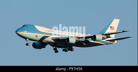 Helsinki, Finlande. 15 juillet 2018. Air Force 1 en approche finale pour l'atterrissage sur l'aéroport d'Helsinki-Vantaa transportant l'atout de Donald pour le sommet entre les Présidents des États-Unis et Fédération de Russie le 15 juillet 2018. Credit : Hannu Mononen/Alamy Live News Banque D'Images