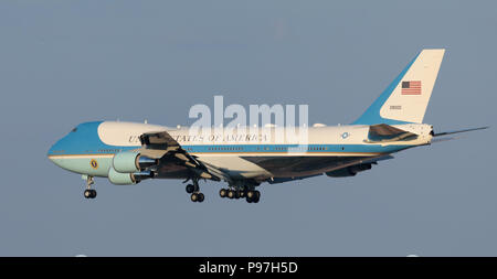 Helsinki, Finlande. 15 juillet 2018. Air Force 1 en approche finale pour l'atterrissage sur l'aéroport d'Helsinki-Vantaa transportant l'atout de Donald pour le sommet entre les Présidents des États-Unis et Fédération de Russie le 15 juillet 2018. Credit : Hannu Mononen/Alamy Live News Banque D'Images