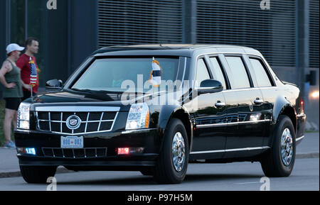 Helsinki, Finlande. 15 juillet 2018. La limousine présidentielle, 'la bête', en prenant l'atout de Donald de l'aéroport d'Helsinki-Vantaa pour son hébergement à Kalastajatorppa du sommet entre les Présidents des États-Unis et Fédération de Russie le 15 juillet 2018. Credit : Hannu Mononen/Alamy Live News Banque D'Images