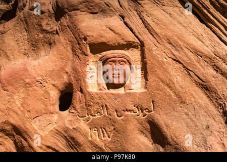 Lawrence d'Arabie rock carving, Lawrence d'Arabie, mémorial du désert secret camp Bédouin, Siqat Barrah, Wadi Rum, Jordanie, Moyen-Orient Banque D'Images