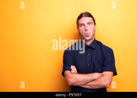 Hommes visages hilarants posing Banque D'Images