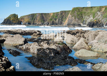 Kilfarrasy Beach View de Formations Falaise Banque D'Images