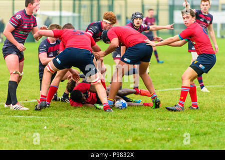 Inter-universitaire, les étudiants jouent sur les terrains de rugby à l'Université de Kent, Canterbury, Kent, England, UK. Banque D'Images