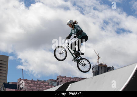 L'UCI BMX Freestyle en concurrence comme Buitrego Nina USA participe à la finale de BMX le week-end la concurrence pendant la FISE World Series Edmonton 2018. Banque D'Images