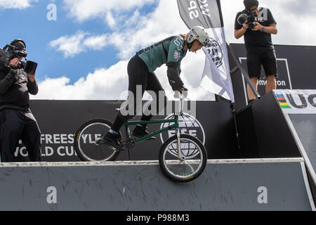 Edmonton, Alberta, Canada. Le 13 juillet, 2018. L'UCI BMX Freestyle en concurrence comme Buitrego Nina USA participe à la finale de BMX le week-end la concurrence pendant la FISE World Series Edmonton 2018. Credit : Ron Palmer/SOPA Images/ZUMA/Alamy Fil Live News Banque D'Images