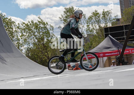 Edmonton, Alberta, Canada. Le 13 juillet, 2018. L'UCI BMX Freestyle dans la concurrence de la Suisse comme Buitrego Nina est en concurrence pour la finale BMX femmes à la compétition durant les week-end FISE World Series Edmonton 2018. Credit : Ron Palmer/SOPA Images/ZUMA/Alamy Fil Live News Banque D'Images