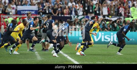 Moscou, Russie. 15 juillet, 2018. firo : 15.07.2018, Moscou, Fuvuball, football, Coupe du monde, l'équipe nationale en 2018 en Russie, Ruvuland, 2018 Coupe du Monde en Russie, Ruvuland, Coupe du Monde 2018 La Russie, Russie, final, finale, France - Croatie, 4 : 2, jubilation, remplacer Schluvujubel France | worldwide Credit : dpa/Alamy Live News Banque D'Images