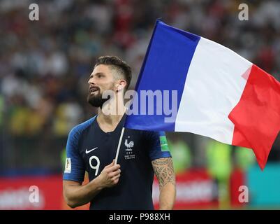 Moscou, Russie. 15 juillet, 2018. firo : 15.07.2018, Moscou, Fuvuball, football, Coupe du monde, l'équipe nationale en 2018 en Russie, Ruvuland, Coupe du Monde 2018 en Russie, Ruvuland, Coupe du Monde 2018 La Russie, Russie, final, finale, France - Croatie, 4 : 2, la jubilation de la France, avec la France, drapeau, drapeau, Olivier Giroud | Conditions de crédit dans le monde entier : dpa/Alamy Live News Banque D'Images