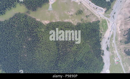 Hami, Hami, la Chine. 16 juillet, 2018. Hami, CHINE-route de montagne sinueuse de montagne Tianshan à Hami, dans le nord-ouest de la Chine, la Région autonome du Xinjiang Uygur. Crédit : SIPA Asie/ZUMA/Alamy Fil Live News Banque D'Images