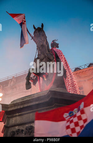 Zagreb, Croatie, Dimanche 15 Juillet, 2018, les Croates de célébrer la deuxième place, médaille d'argent, de la Coupe du Monde de Football 2018, la Russie/Marcutti Crédit : Nino Alamy Live News Banque D'Images