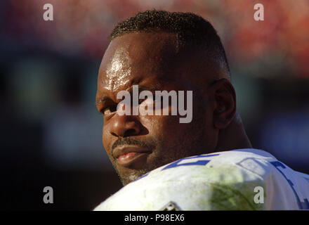 13 novembre 1994 - San Francisco, Californie, États-Unis - San Francisco 49ers vs Dallas Cowboys à Candlestick Park Dimanche, 13 novembre 1994. 49ers beat Cowboys 21-14. Cowboys de Dallas running back Emmitt Smith (crédit Image : © Al Golub via Zuma sur le fil) Banque D'Images