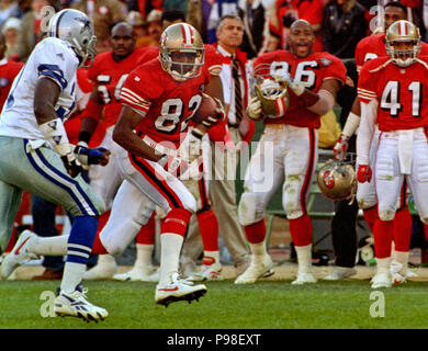 13 novembre 1994 - San Francisco, Californie, États-Unis - San Francisco 49ers vs Dallas Cowboys à Candlestick Park Dimanche, 13 novembre 1994. 49ers beat Cowboys 21-14. San Francisco 49ers wide receiver John Taylor (crédit Image : © Al Golub via Zuma sur le fil) Banque D'Images
