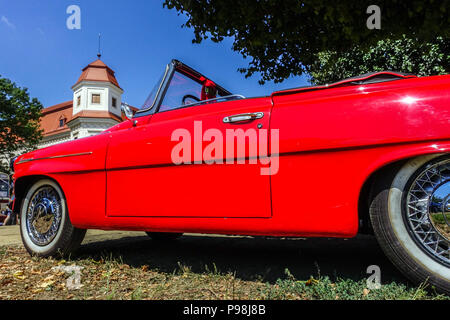 Skoda, Felicia convertible, les années soixante, voiture de vétéran, jardin du château de Holesov, République tchèque, Europe voiture Skoda Banque D'Images