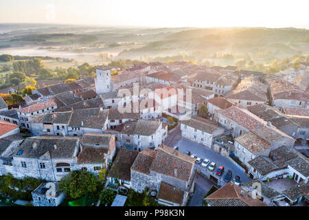 La France, Tarn, Castelnau de Montmiral, étiqueté Les Plus Beaux Villages de France (Les Plus Beaux Villages de France), le village (vue aérienne) // Banque D'Images