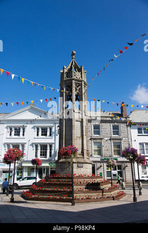 Le centre-ville de Launceston, lors d'une journée ensoleillée à Cornwall England UK Banque D'Images