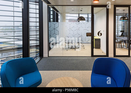 Partitionnement de bureau dans un bureau à Londres plus moderne Banque D'Images