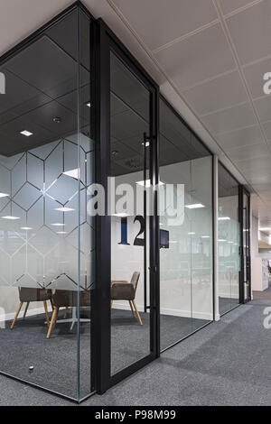 Partitionnement de bureau dans un bureau à Londres plus moderne Banque D'Images