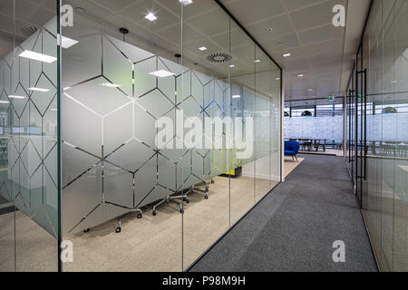 Partitionnement de bureau dans un bureau à Londres plus moderne Banque D'Images