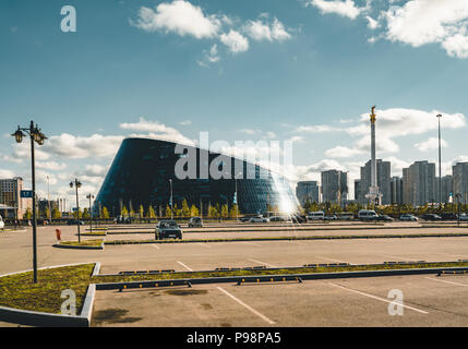 ASTANA, Kazakhstan Juillet 2018 - Le Palais de la créativité capacités Shabyt, surnommé le chien bol, à Astana, la capitale du Kazakhstan. Banque D'Images