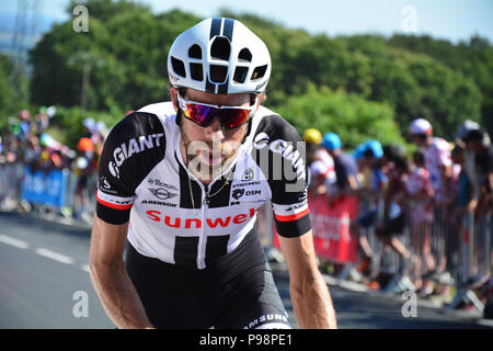 Tour de France 2018. L'étape 6. Brest à Mur-de-Bretagne. Dans le dernier kilomètre de la 181km course qui a une pente moyenne de 6,9  %. Banque D'Images