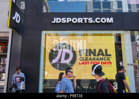 JD Sports Shop, Vente d'été, Oxford Street, London, UK Banque D'Images