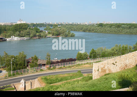 Belgrade, Serbie - mai 03, 2018 : vue sur la confluence de deux grands fleuves Sava et du Danube à partir de la forteresse de Belgrade Banque D'Images