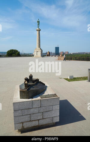 Belgrade, Serbie - mai 03, 2018 : Le modèle à l'échelle du château en forteresse de Belgrade. Texte serbe ici : à cet endroit il y avait comme un château avec cour Banque D'Images