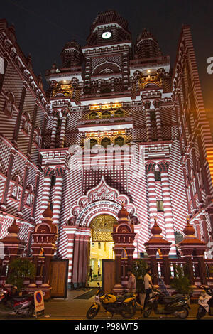 Entrée de la Mosquée rouge (Jami Ul Alfar) dans le quartier de Pettah de Colombo, Sri Lanka. La mosquée est Indo-Saracenic en style et dates pour 1908-1909. Banque D'Images