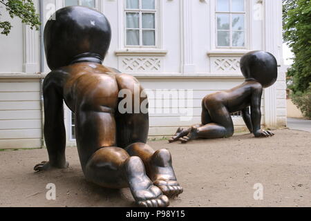 Bébés ramper par David Cerny, l'extérieur de Kampa Musée d'Art Moderne, l'île Kampa, Malá Strana (Petit quartier) Prague, Tchéquie (République tchèque) l'Europe Banque D'Images