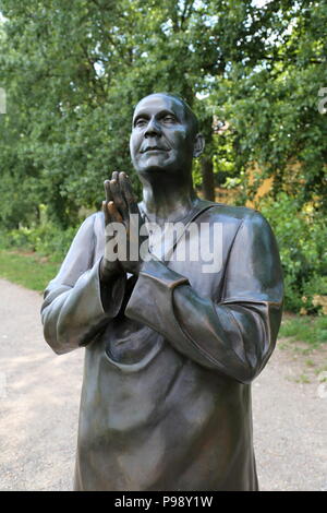 Statue Sri Chinmoy (aka Statue d'harmonie), l'île Kampa, Malá Strana (Petit quartier), Prague, Tchéquie (République tchèque), de l'Europe Banque D'Images