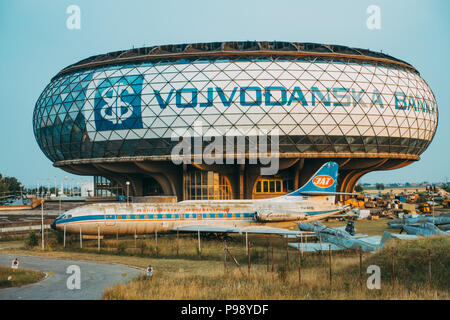 Négligé de l'ère yougoslave aéronefs en exposition dans le soleil de l'été à l'extérieur du Musée aéronautique Belgrade, Serbie Banque D'Images