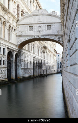 Pont des Soupirs, personne à Venise en début de matinée, Italie Banque D'Images