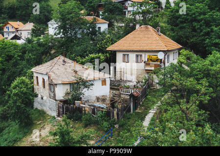 Une petite maison dans la petite ville de Jajce, Bosnie-Herzégovine Banque D'Images