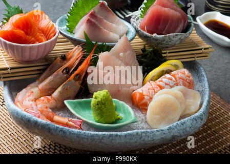 Grand jeu de sashimi - Japanese food Banque D'Images