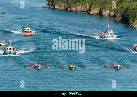 Pilote traditionnel Concert concours d'aviron pour Atkinson,Trophée de la rivière Gannel à Port de Newquay, Royaume-Uni, Juillet 14th, 2018 Robert Taylor/Alamy Live News. Newquay, Banque D'Images