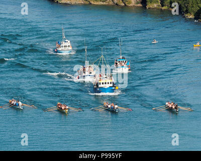 Pilote traditionnel Concert concours d'aviron pour Atkinson,Trophée de la rivière Gannel à Port de Newquay, Royaume-Uni, Juillet 14th, 2018 Robert Taylor/Alamy Live News. Newquay, Banque D'Images