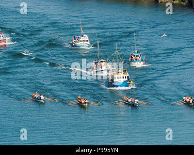 Pilote traditionnel Concert concours d'aviron pour Atkinson,Trophée de la rivière Gannel à Port de Newquay, Royaume-Uni, Juillet 14th, 2018 Robert Taylor/Alamy Live News. Newquay, Banque D'Images