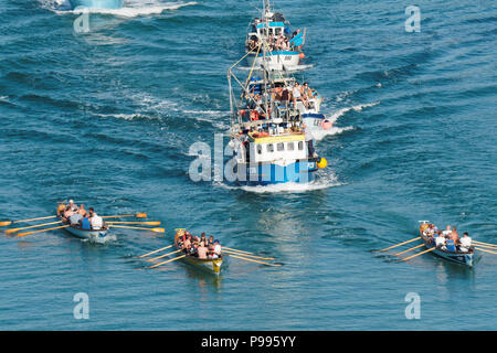 Pilote traditionnel Concert concours d'aviron pour Atkinson,Trophée de la rivière Gannel à Port de Newquay, Royaume-Uni, Juillet 14th, 2018 Robert Taylor/Alamy Live News. Newquay, Banque D'Images