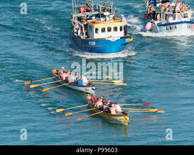 Pilote traditionnel Concert concours d'aviron pour Atkinson,Trophée de la rivière Gannel à Port de Newquay, Royaume-Uni, Juillet 14th, 2018 Robert Taylor/Alamy Live News. Newquay, Banque D'Images